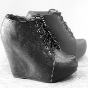 Comfortable Designer Look Hidden Wedge.